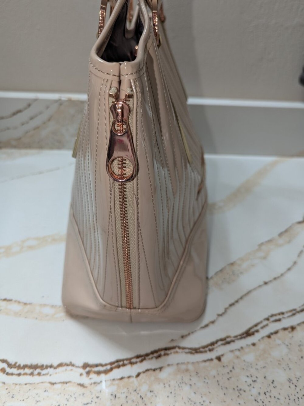 Ted Baker patent leather large bag. EUC! - Picture 4 of 15